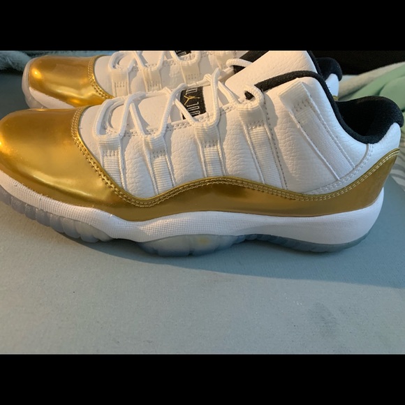 white and gold 11 low